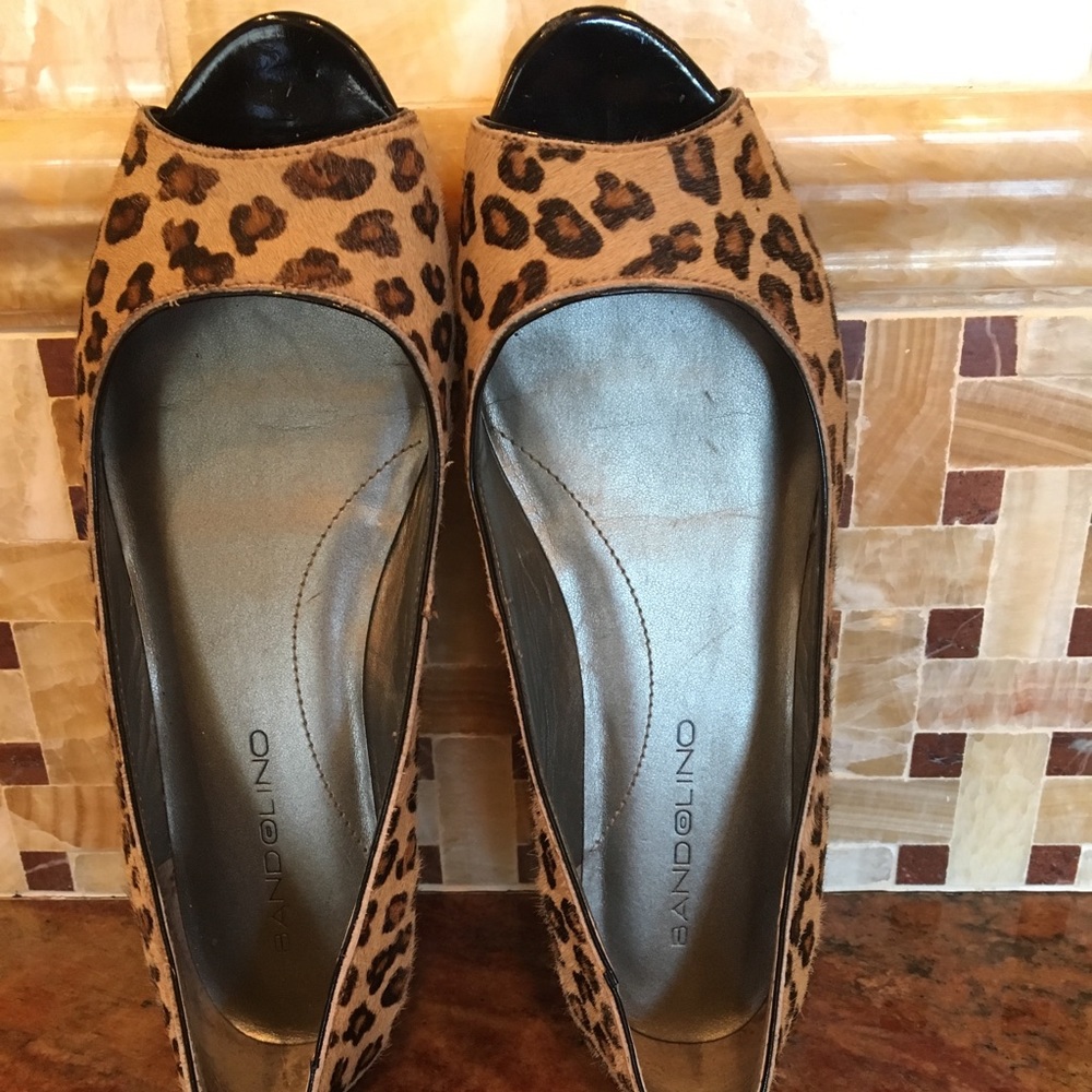 Peep toe Bandolino cheetah flats